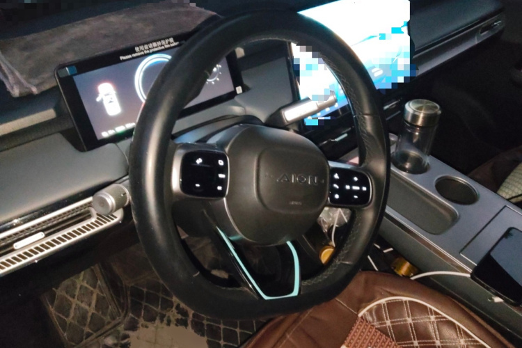 埃安 AION Y 2023款 Younger中控内饰13