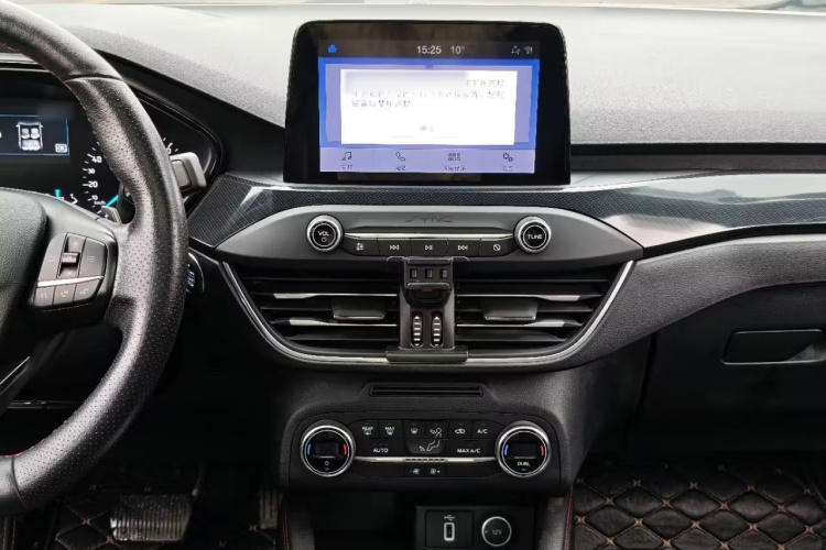 福特 福克斯 2020款 三厢 EcoBoost 180 自动ST Line局部细节16