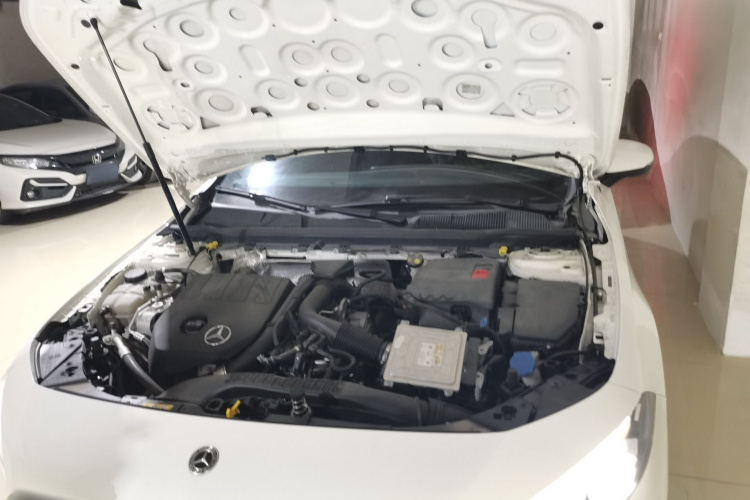 奔驰A级 2022款 改款 A 200 L 运动轿车时尚型机舱底盘24