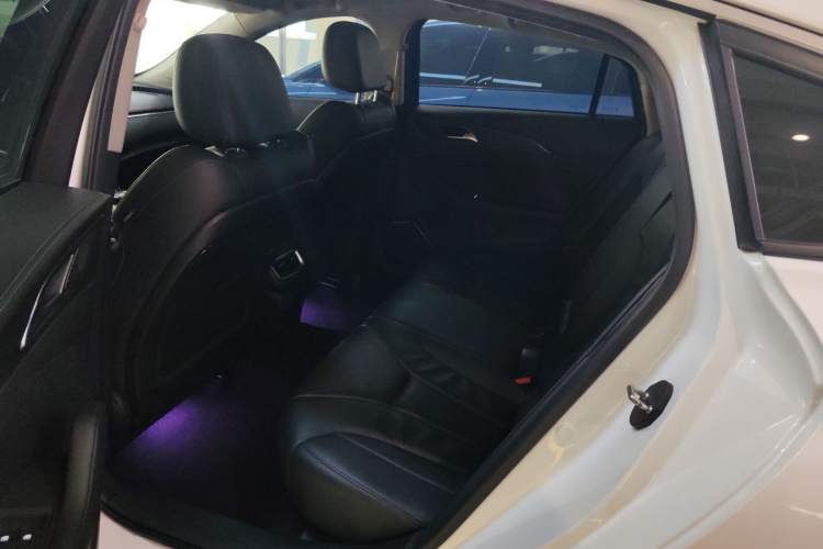 红旗H5 2020款 1.8T 自动智联旗享版中控内饰7004