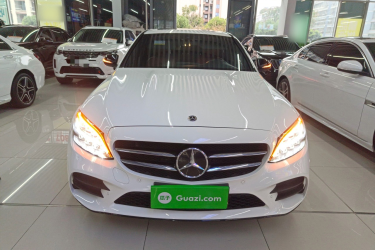 奔驰C级 2020款 C 260 运动版车身外观2