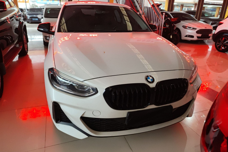 宝马1系 2021款 改款 125i M运动曜夜版车身外观6001