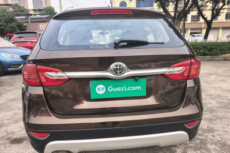 中华V5 2012款 1.5T 自动两驱运动型车身外观6