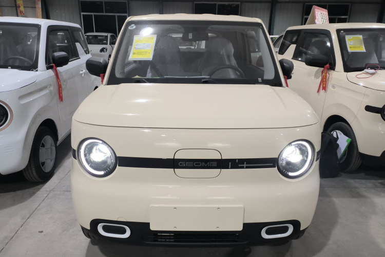 吉利银河 熊猫 2025款 210km 元气熊车身外观2