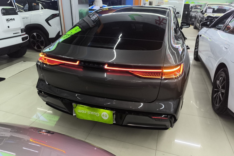 吉利银河 银河E8 2024款 550km 后驱PRO车身外观6