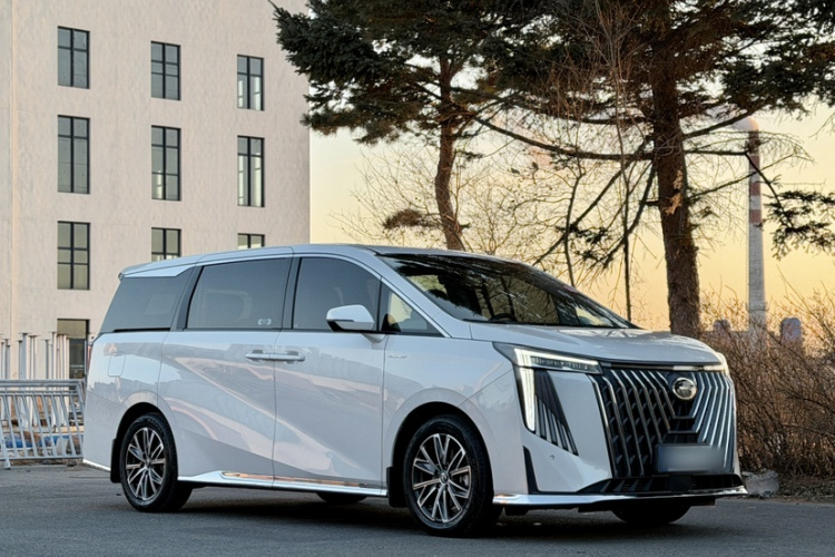 广汽传祺 传祺M8 2024款 大师系列 400T 至尊版车身外观6005