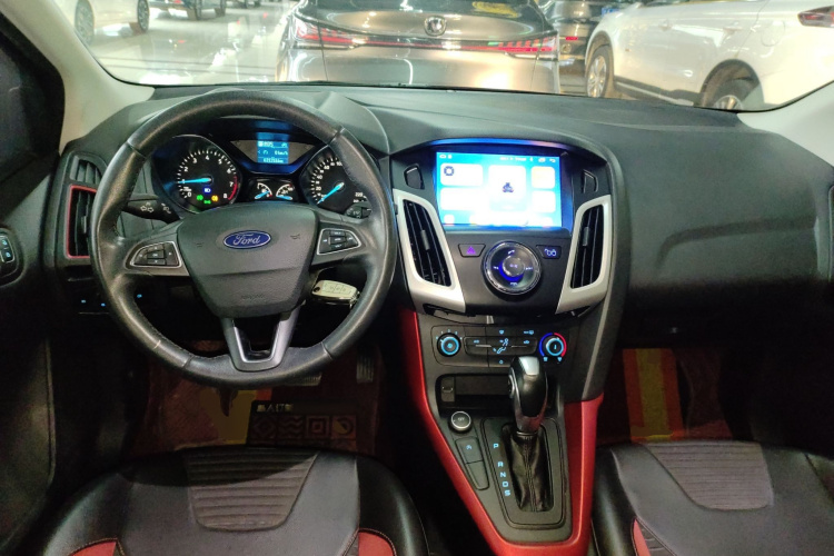 福特 福克斯 2020款 两厢经典 1.5L 自动风尚型中控内饰12