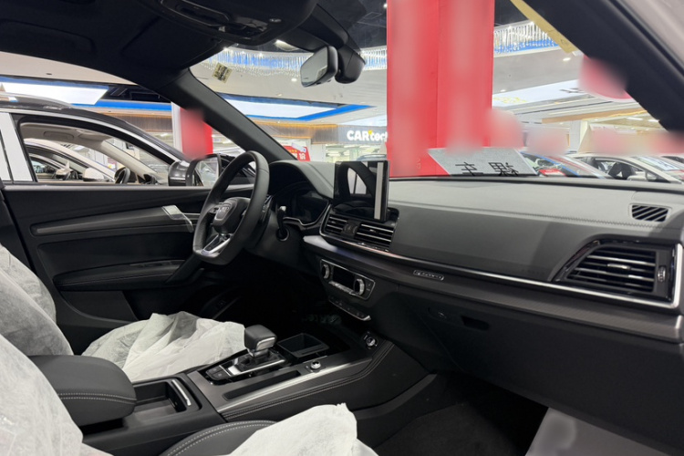 奥迪Q5L 2024款 40 TFSI 豪华动感型中控内饰7007