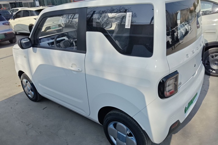 吉利银河 2024款 熊猫mini 200km 耐力熊车身外观4
