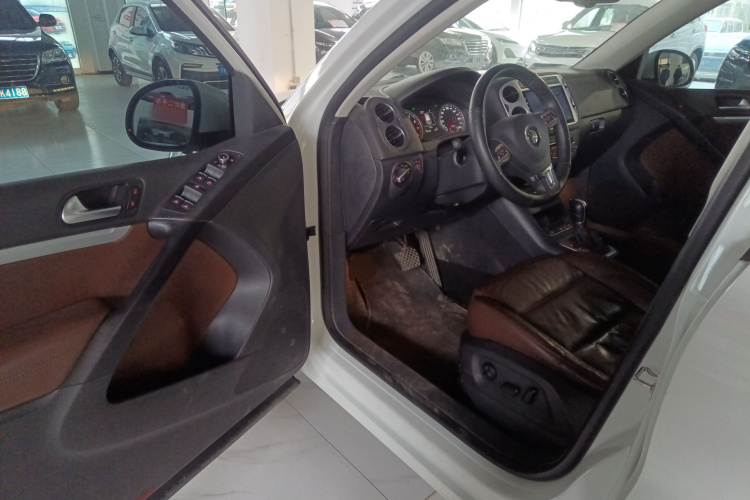 大众 Tiguan 2015款 2.0TSI 舒适版中控内饰20