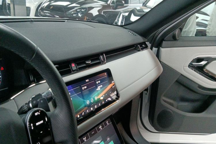 路虎 揽胜极光 2020款 249PS R-DYNAMIC S 曜黑运动科技版中控内饰12