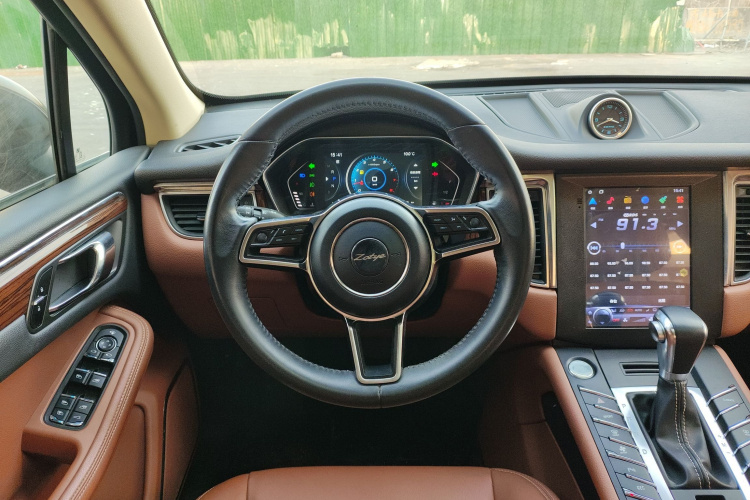 众泰SR9 2017款 2.0T 自动极致之梦版中控内饰13