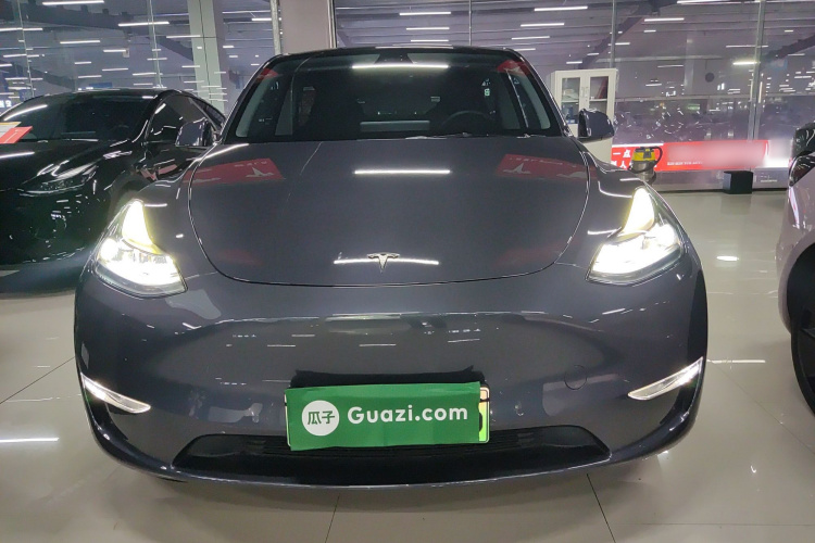 特斯拉 Model Y 2022款 长续航全轮驱动版车身外观2