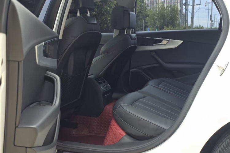 奥迪A4L 2020款 40 TFSI 豪华动感型中控内饰7010