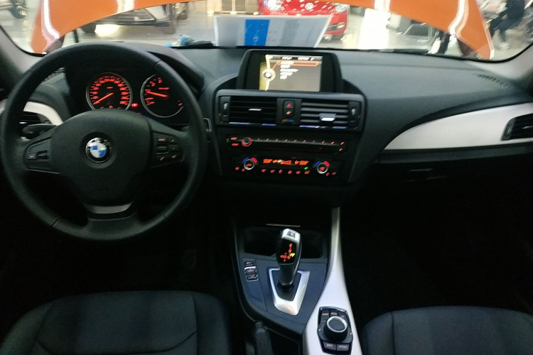 宝马1系(进口) 2013款 改款 118i 领先型中控内饰12