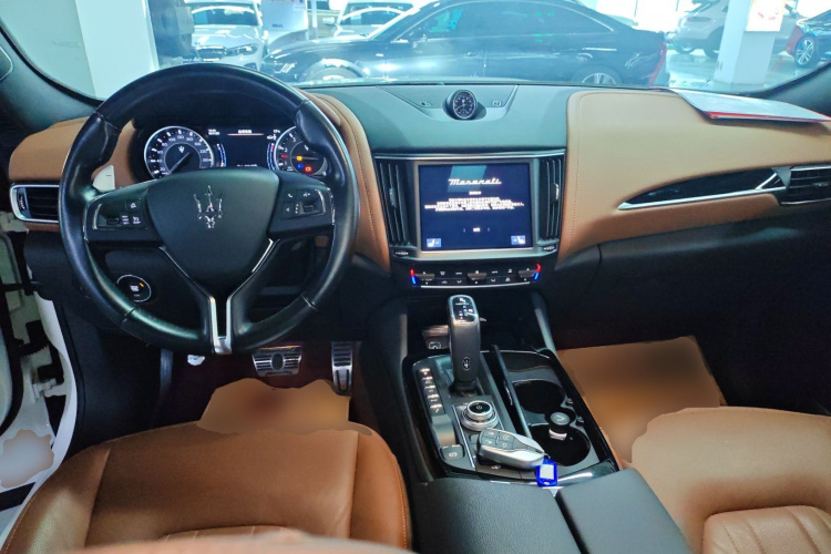 玛莎拉蒂 Levante 2022款 2.0T GT锋芒版中控内饰12