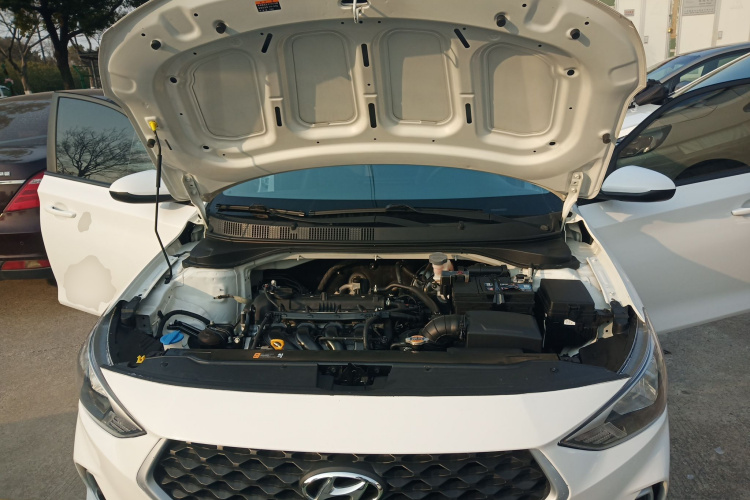 现代 悦动 2018款 1.6L 自动悦目版GL 国VI机舱底盘24