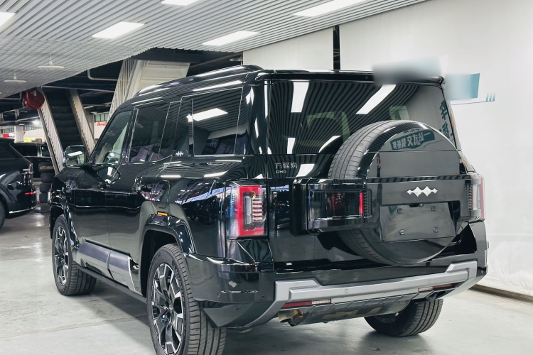 方程豹 豹8 2025款 智勇旗舰版 7座车身外观6005