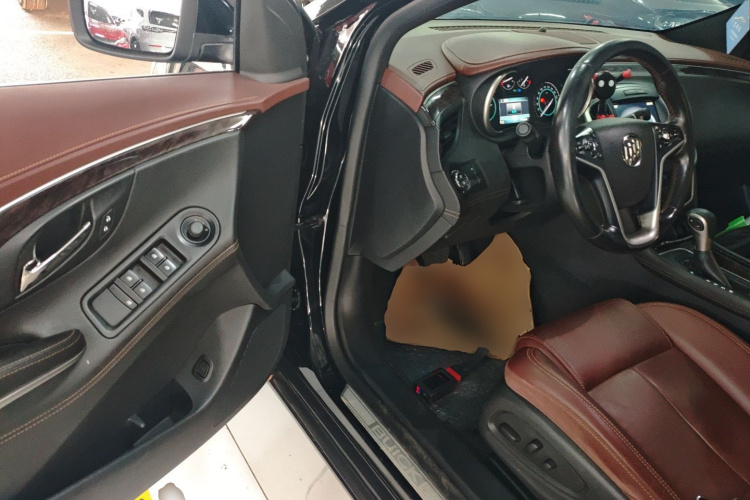 别克 君越 2013款 2.4L SIDI精英舒适型中控内饰20