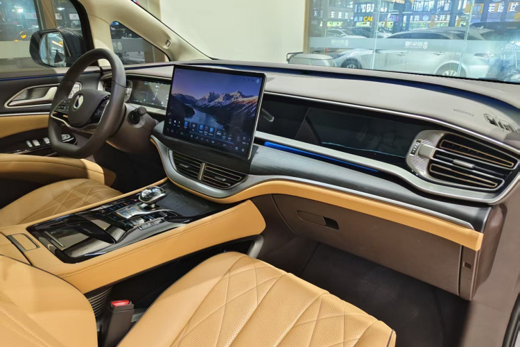 腾势D9 2024款 DM-i 980 四驱旗舰型中控内饰7008