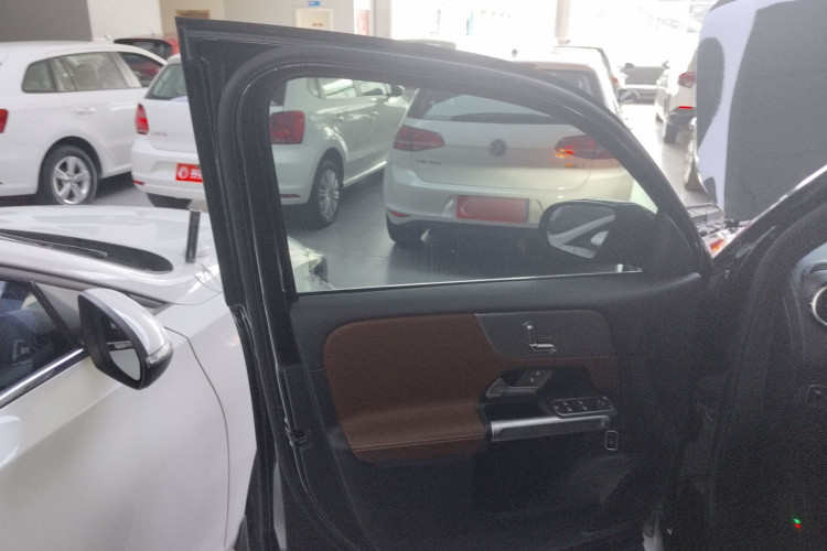 奔驰GLB 2024款 GLB 200 动感型中控内饰7007