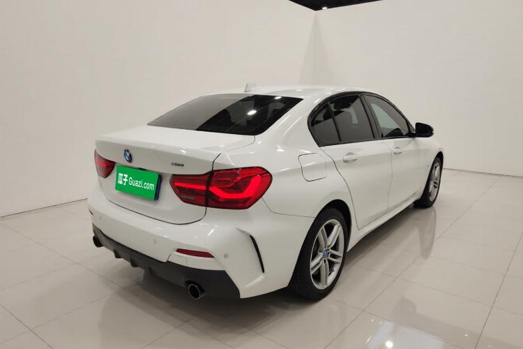 宝马1系 2022款 120i M运动曜夜版车身外观7