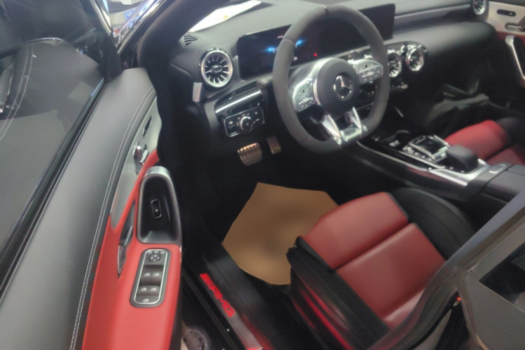 奔驰CLA AMG 2022款 AMG CLA 45 S 4MATIC+  55周年纪念版中控内饰20