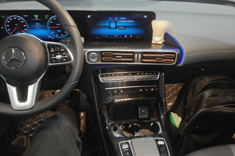 奔驰EQC 2022款 改款 EQC 350 4MATIC中控内饰7002
