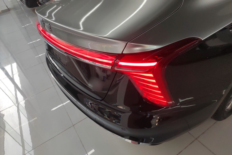 红旗H5 2024款 1.5T DCT智联旗韵版车身外观6006