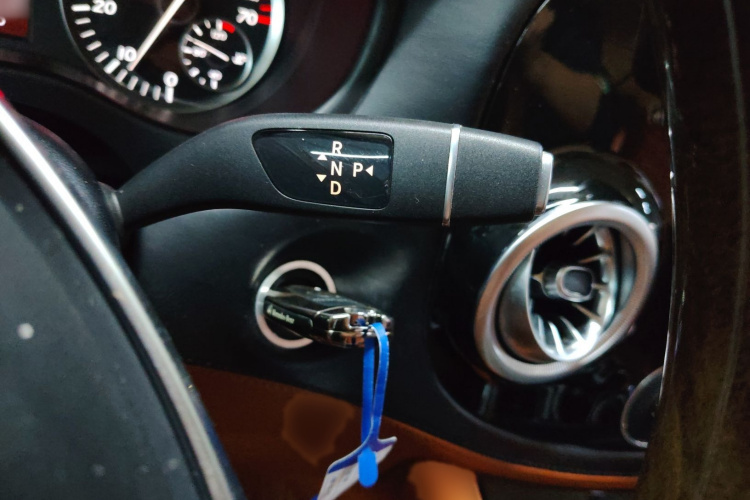 奔驰 威霆 2018款 2.0T 精英版 7座 国V局部细节18