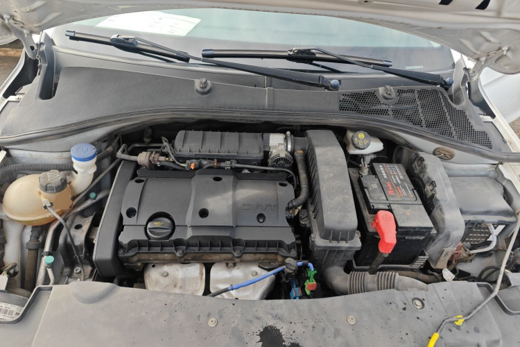 标致301 2014款 1.6L 自动舒适版机舱底盘24