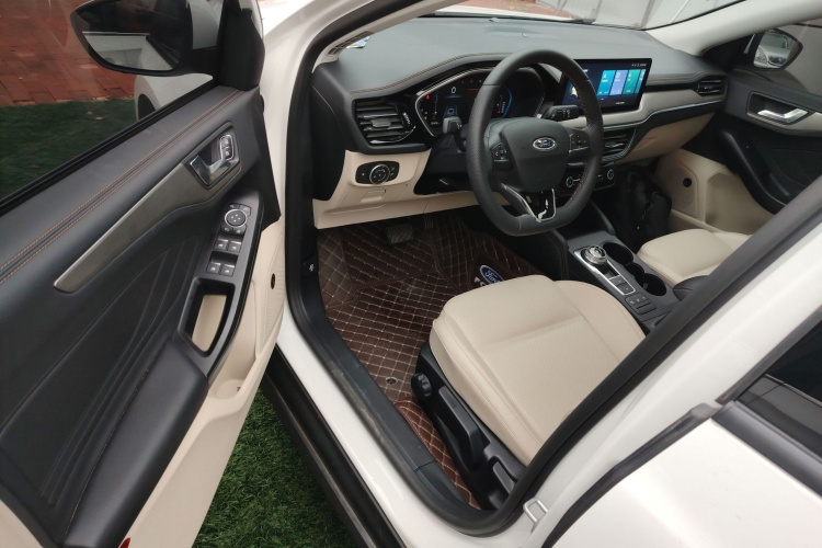 福特 福克斯 2021款 三厢 EcoBoost 180 自动锋潮型中控内饰20
