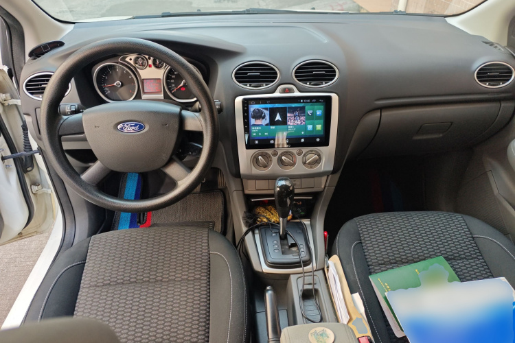 福特 福克斯 2013款 两厢经典 1.8L 自动基本型中控内饰12