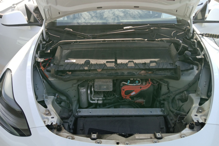 特斯拉 Model Y 2022款 Performance高性能全轮驱动版局部细节24