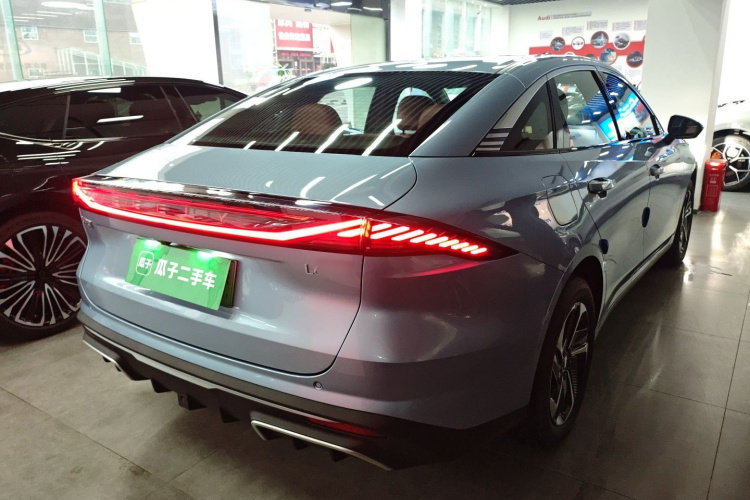 吉利银河 银河L6 2025款 EM-i 140km 星舰版车身外观7