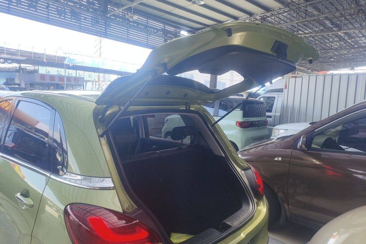 五菱汽车 五菱缤果 2023款 333km 悦享款中控内饰23