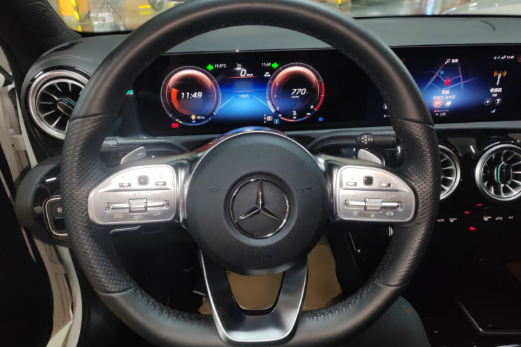 奔驰A级 2022款 改款三 A 200 L 运动轿车时尚型中控内饰13