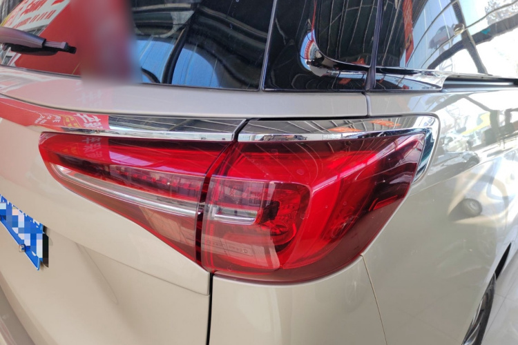 别克GL8 2022款 ES陆尊 653T 尊享型车身外观9