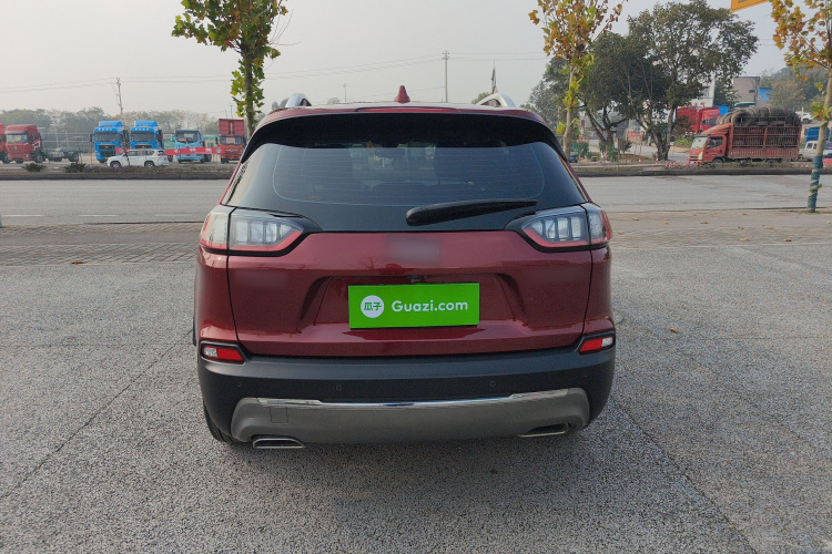 Jeep 自由光 2020款 2.0T 两驱领先版车身外观6