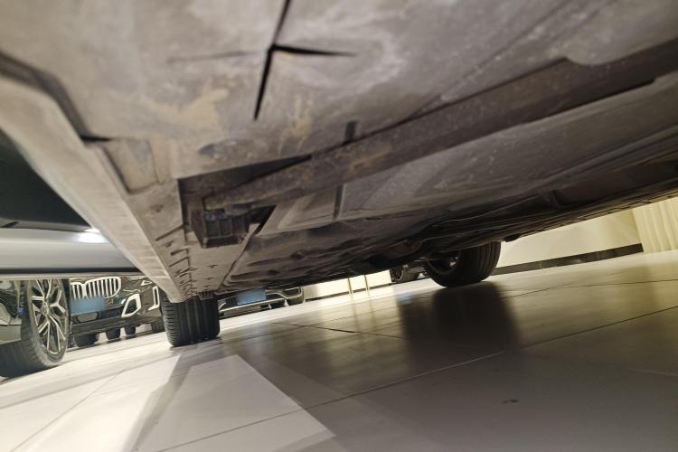 宝马X1 2021款 sDrive20Li 尊享型机舱底盘30