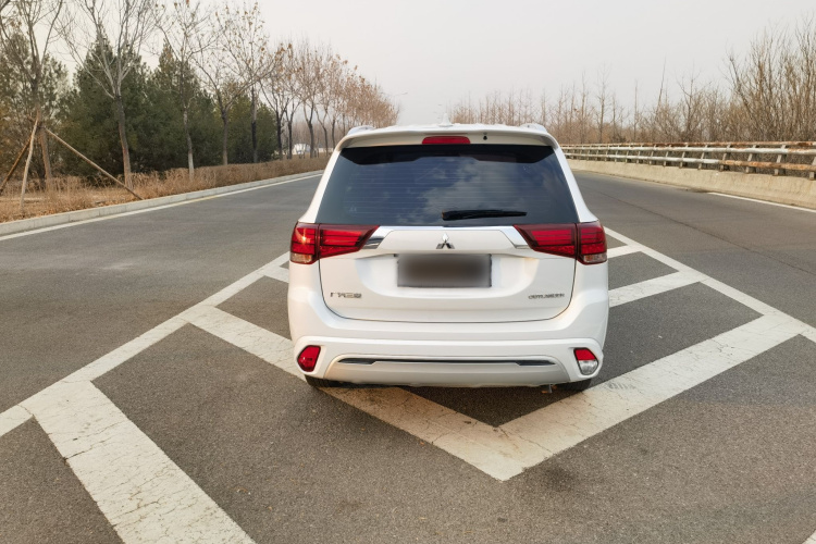 三菱 欧蓝德 2021款 改款 2.0L 两驱畅享版 5座车身外观6005