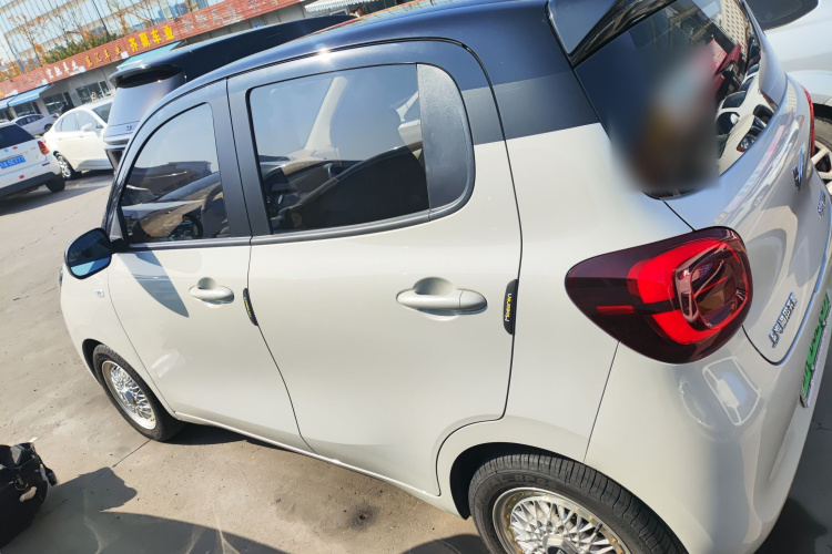 五菱汽车 宏光MINIEV 2025款 四门版 臻享+款车身外观4