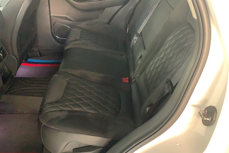 红旗HS5 2019款 2.0T 智联旗领版中控内饰7001