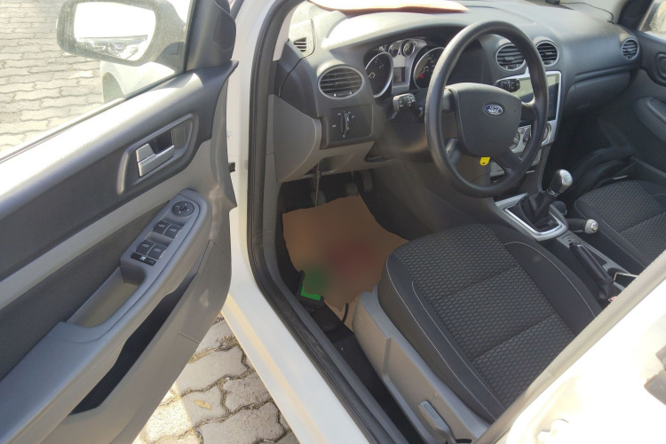 福特 福克斯 2013款 两厢经典 1.8L 手动基本型中控内饰20