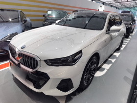 宝马5系 2025款 530Li 领先型 M运动套装