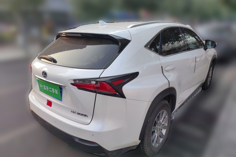 雷克萨斯NX 2015款 300h 前驱 锋尚版车身外观7