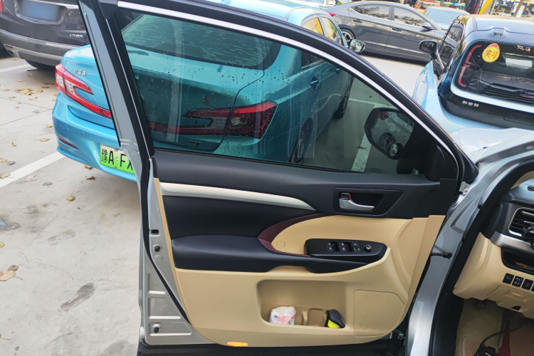 丰田 汉兰达 2017款 2.0T 两驱精英版 5座中控内饰7007