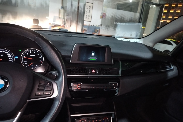 宝马2系旅行车 2018款 218i 时尚型中控内饰12