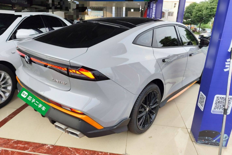 长安UNI-V 2024款 1.5T 尊贵运动型车身外观6005