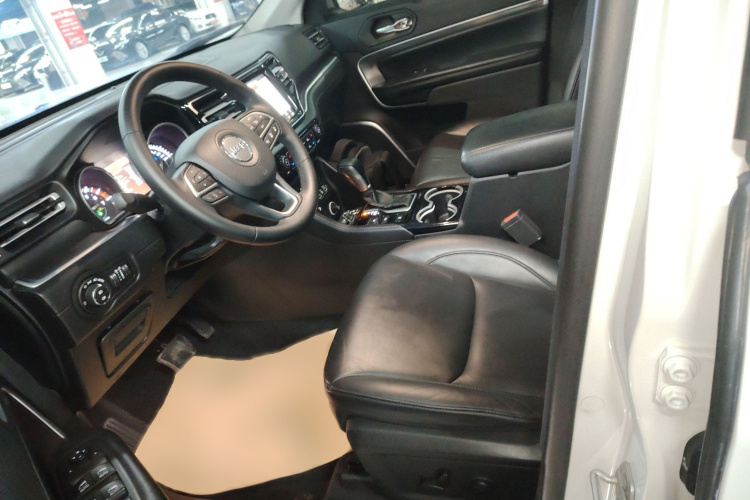 Jeep 大指挥官 2018款 2.0T 四驱臻享版 国V局部细节19